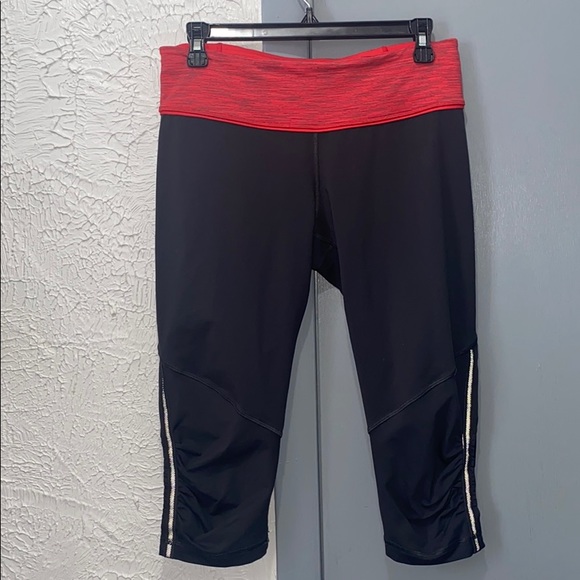 lululemon athletica Pants - Lululemon Gray Crop Leggings Ruched Sides size 10